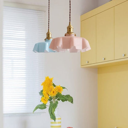Kräm Blommig Mässingspendel Lampa | Veska