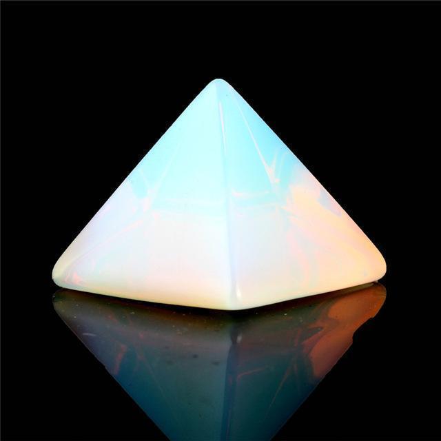 Kristallskuren pyramid | Veska Opal