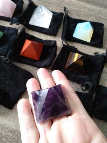 Kristallskuren pyramid | Veska