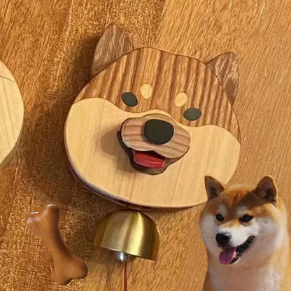 Lekfull Shiba Hund Ansikte Trä Dörrring | Veska