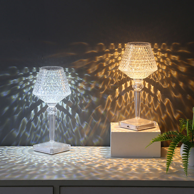 Liesbeth Crystal Lamp – Lyxig Bordslampa med USB-laddningsfunktion Veska