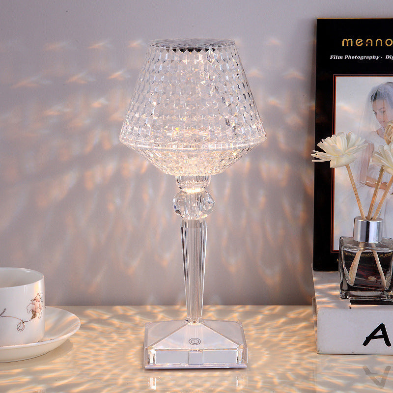 Liesbeth Crystal Lamp – Lyxig Bordslampa med USB-laddningsfunktion Veska