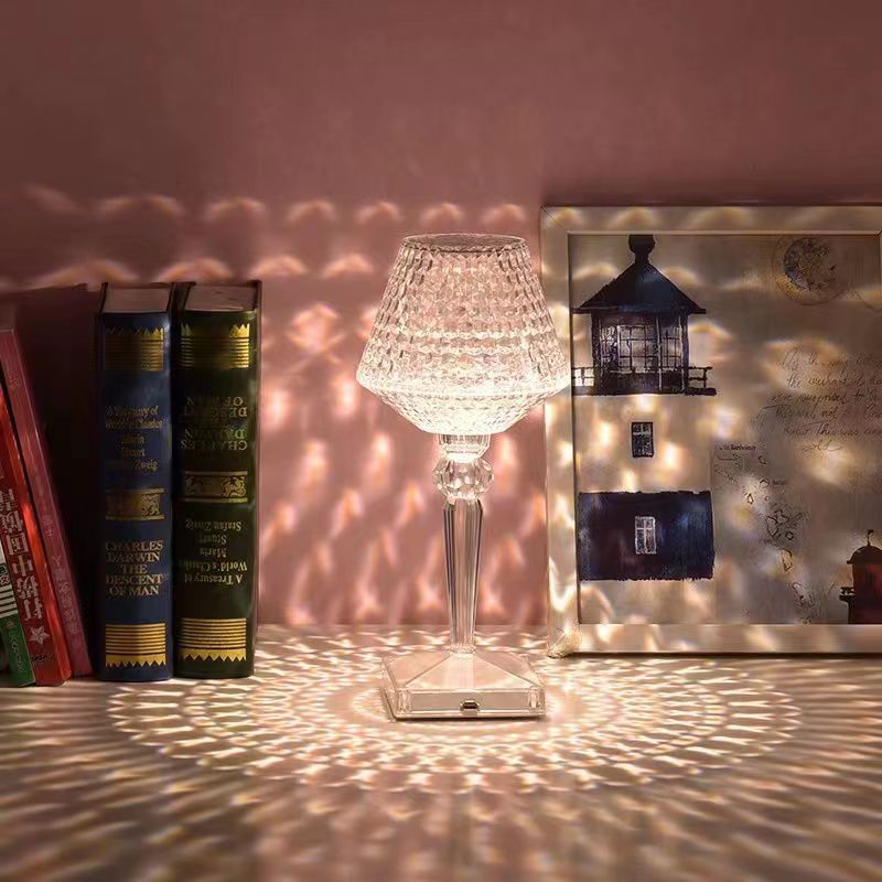 Liesbeth Crystal Lamp – Lyxig Bordslampa med USB-laddningsfunktion Veska