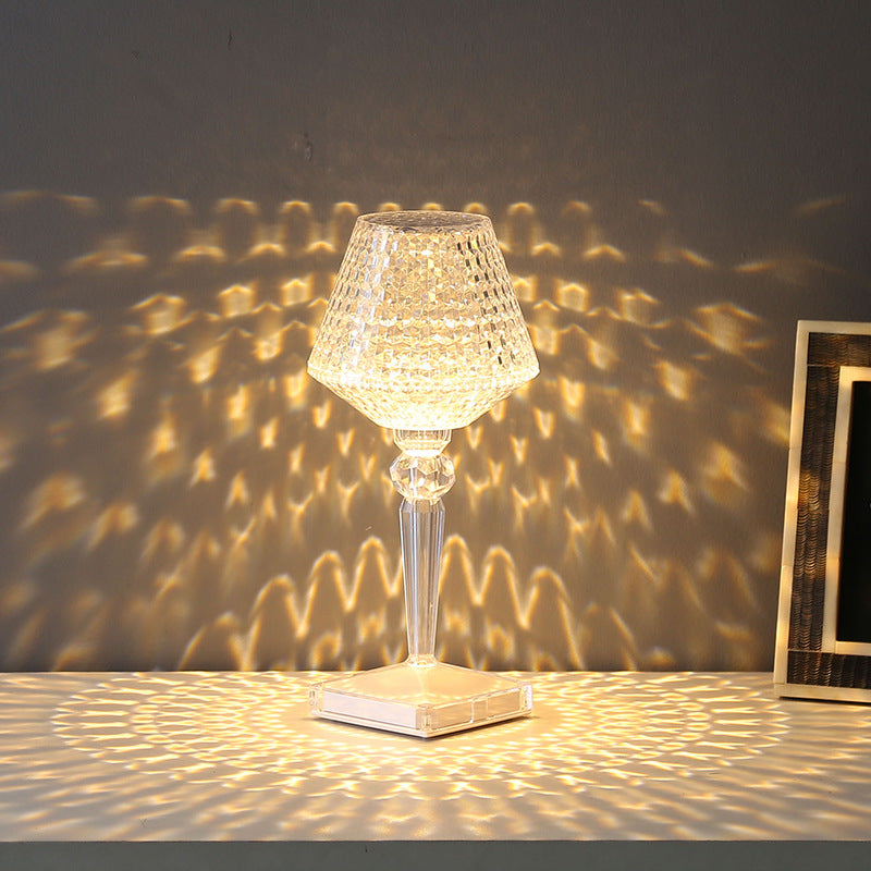 Liesbeth Crystal Lamp – Lyxig Bordslampa med USB-laddningsfunktion Veska