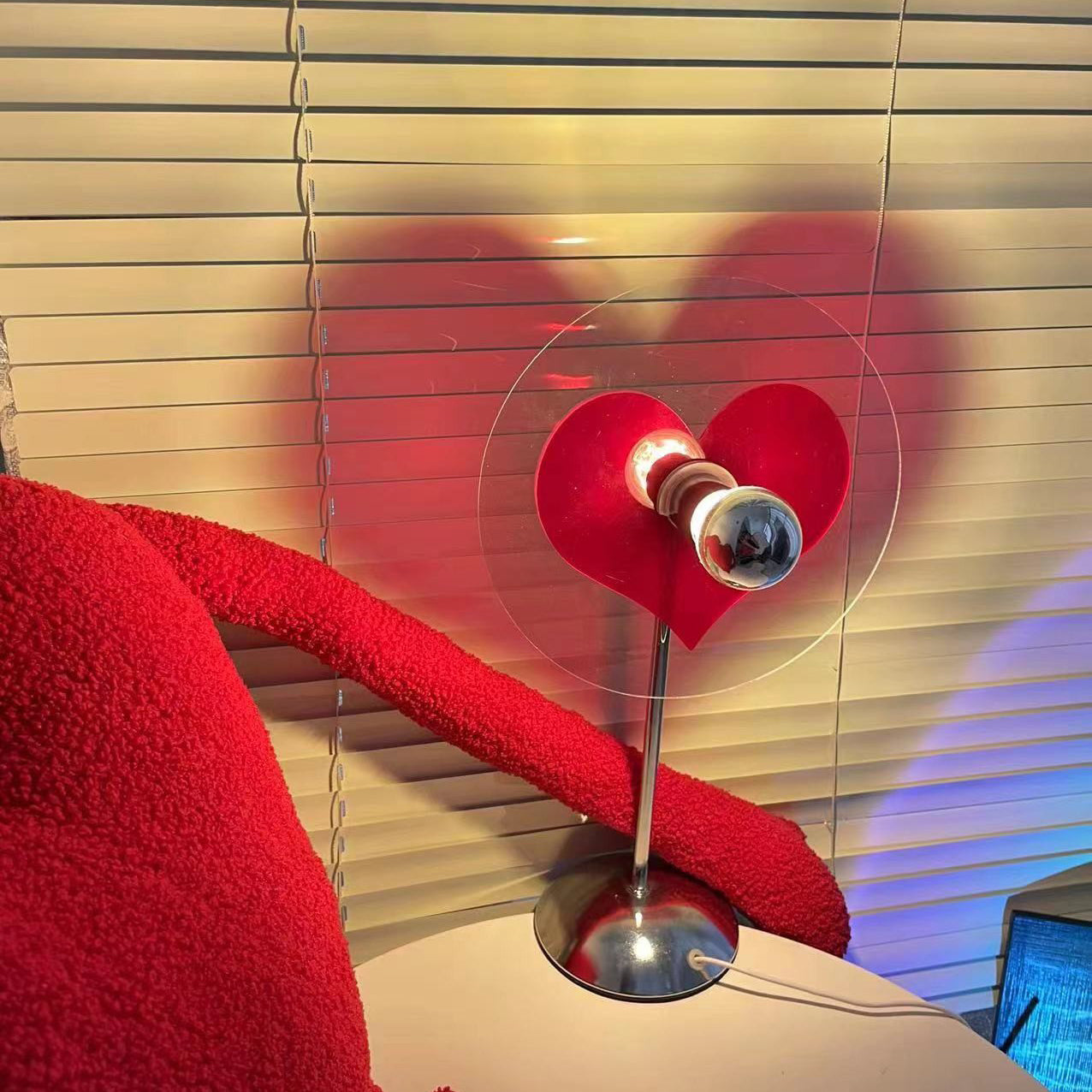 LoveGlow – Elegant Bordslampa med Uppladdningsbart LED | Veska
