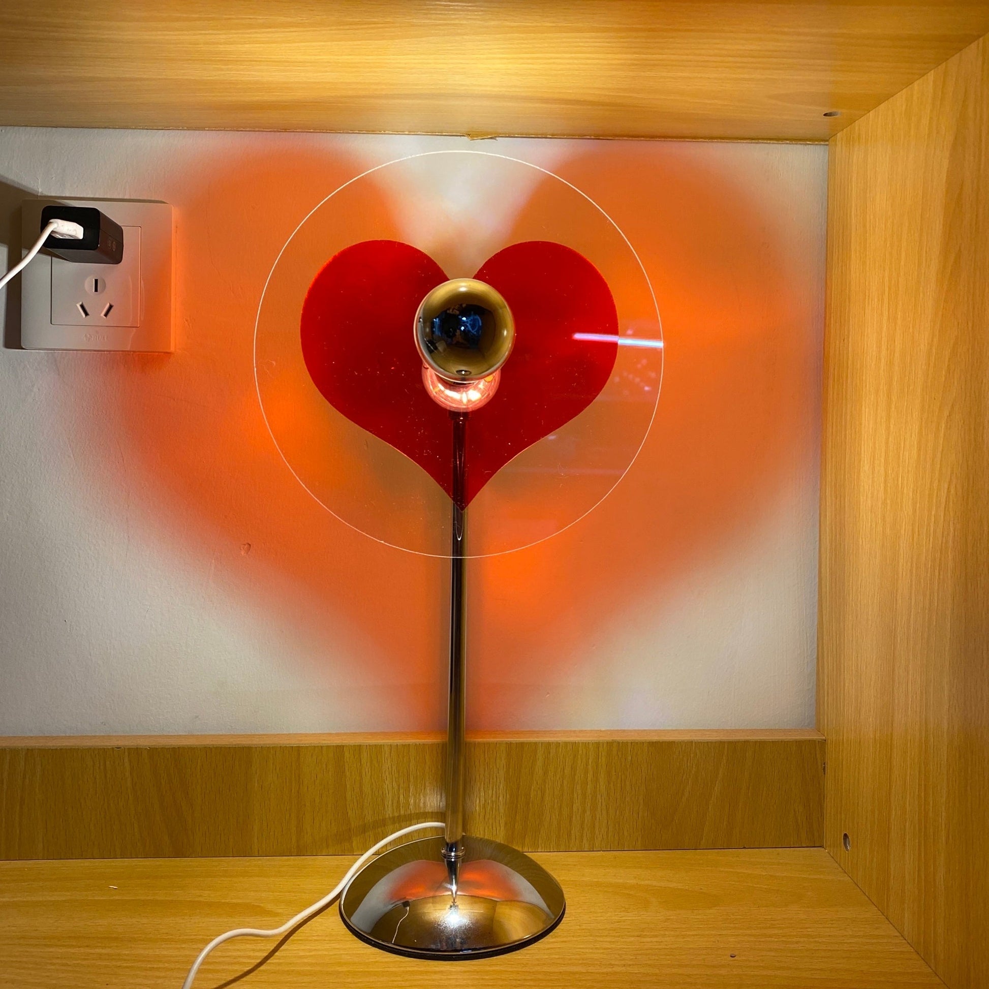 LoveGlow – Elegant Bordslampa med Uppladdningsbart LED | Veska