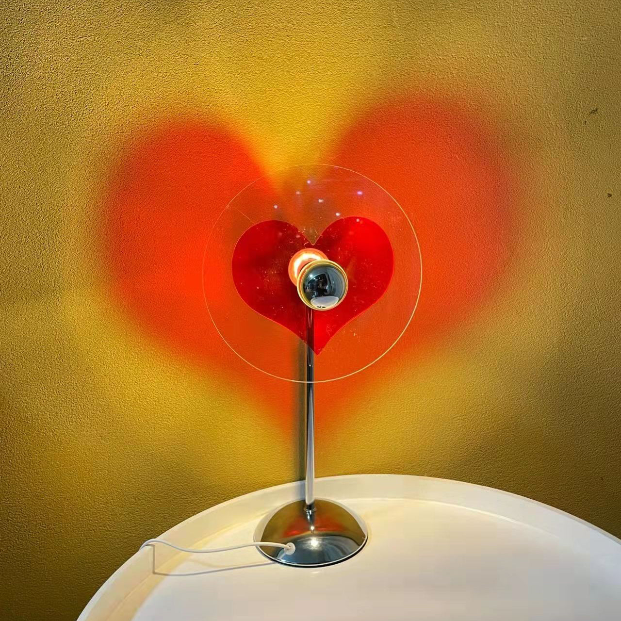 LoveGlow – Elegant Bordslampa med Uppladdningsbart LED | Veska