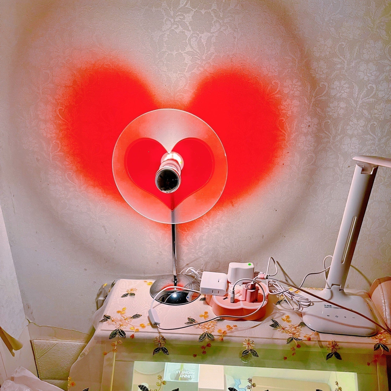 LoveGlow – Elegant Bordslampa med Uppladdningsbart LED | Veska