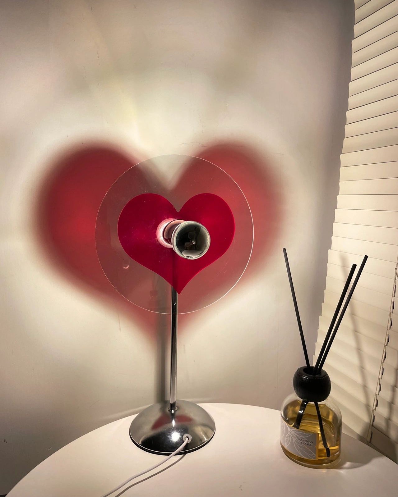LoveGlow – Elegant Bordslampa med Uppladdningsbart LED | Veska