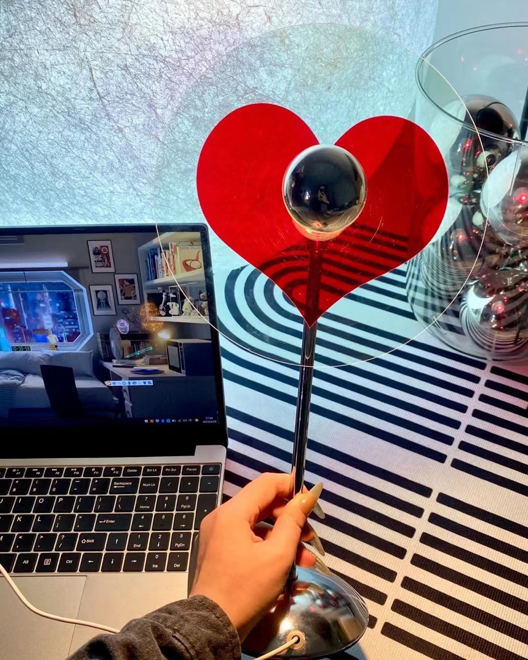 LoveGlow – Elegant Bordslampa med Uppladdningsbart LED | Veska