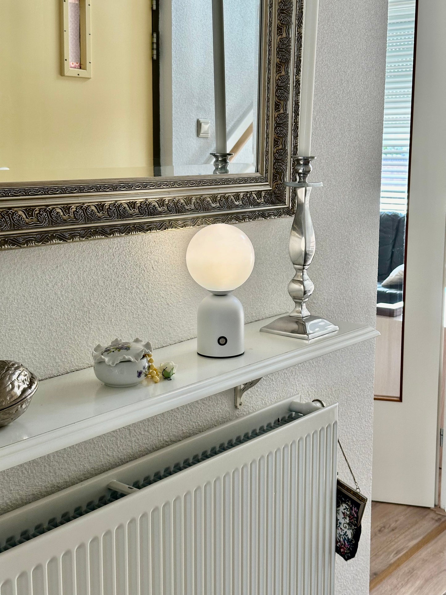 LumièreSereine – Elegant Bordslampa för Lugnt Atmosfär Veska