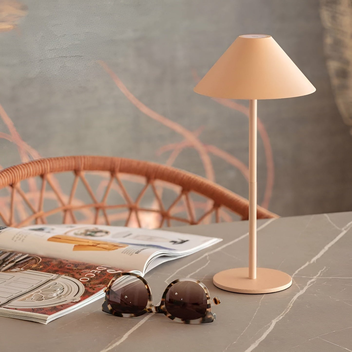 LumiLuxe - Dimbar Nordisk Kon LED Bordslampa med Touchkontroll | Veska Orange