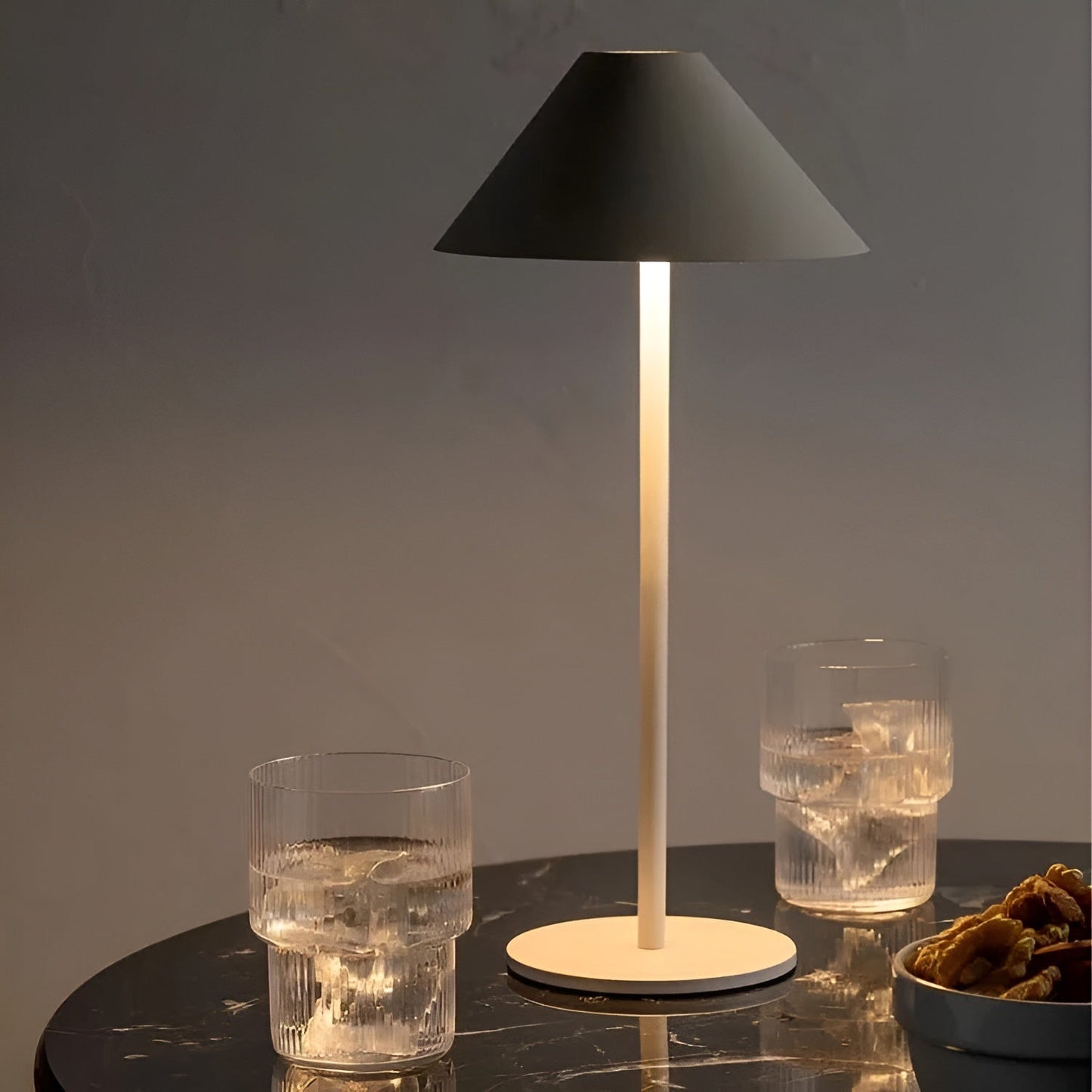LumiLuxe - Dimbar Nordisk Kon LED Bordslampa med Touchkontroll | Veska