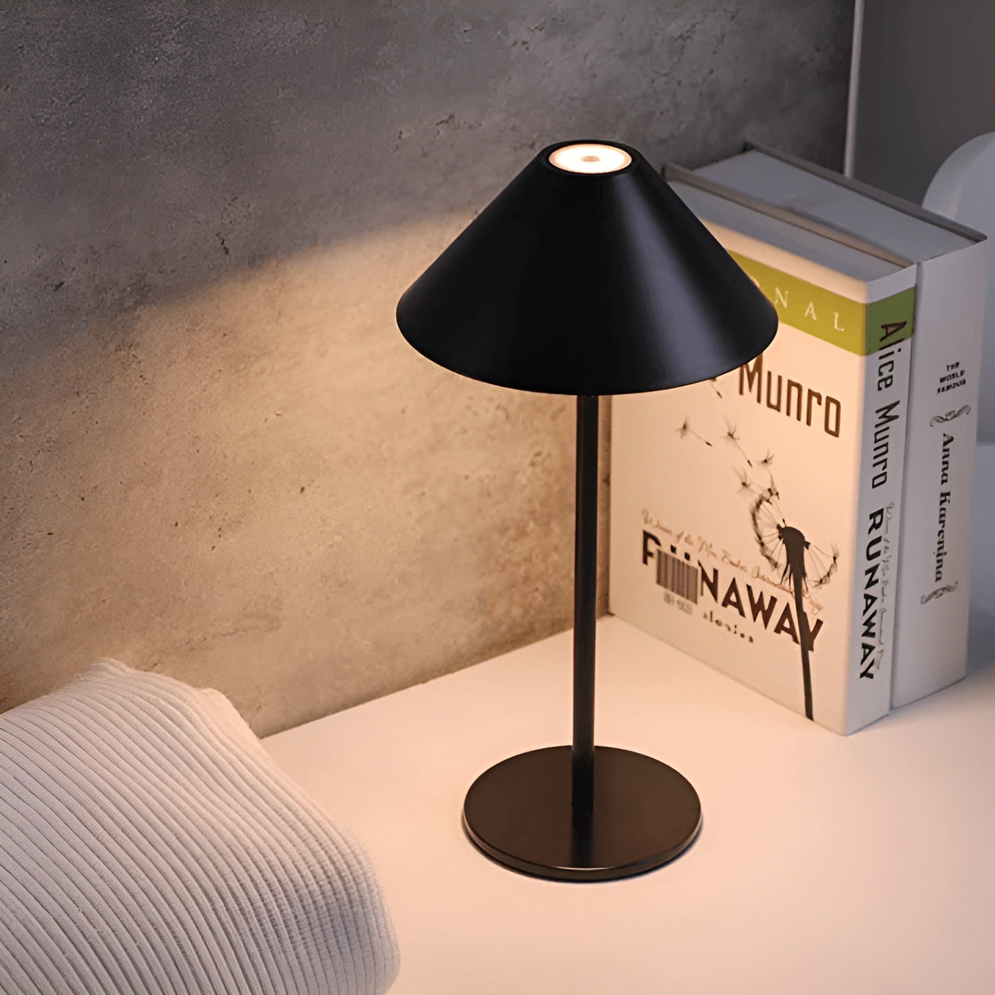 LumiLuxe - Dimbar Nordisk Kon LED Bordslampa med Touchkontroll | Veska