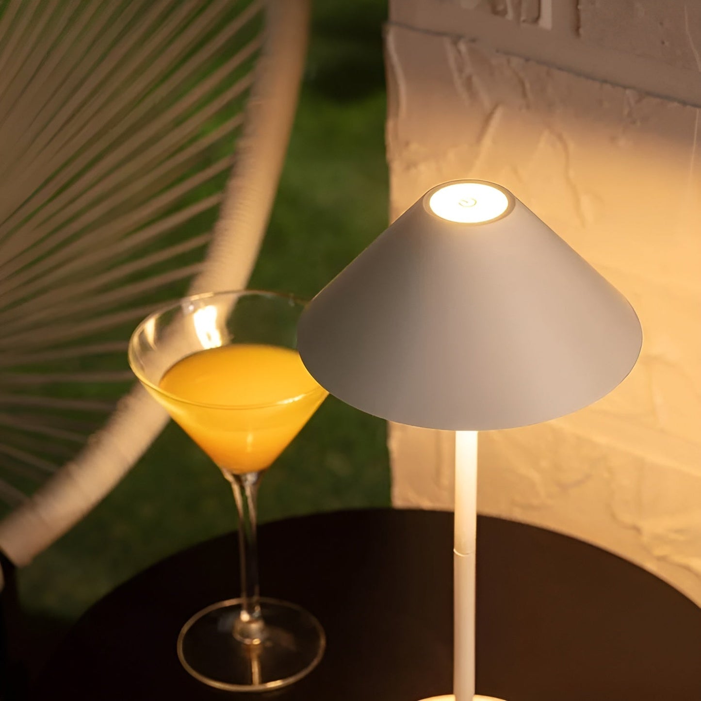 LumiLuxe - Dimbar Nordisk Kon LED Bordslampa med Touchkontroll | Veska