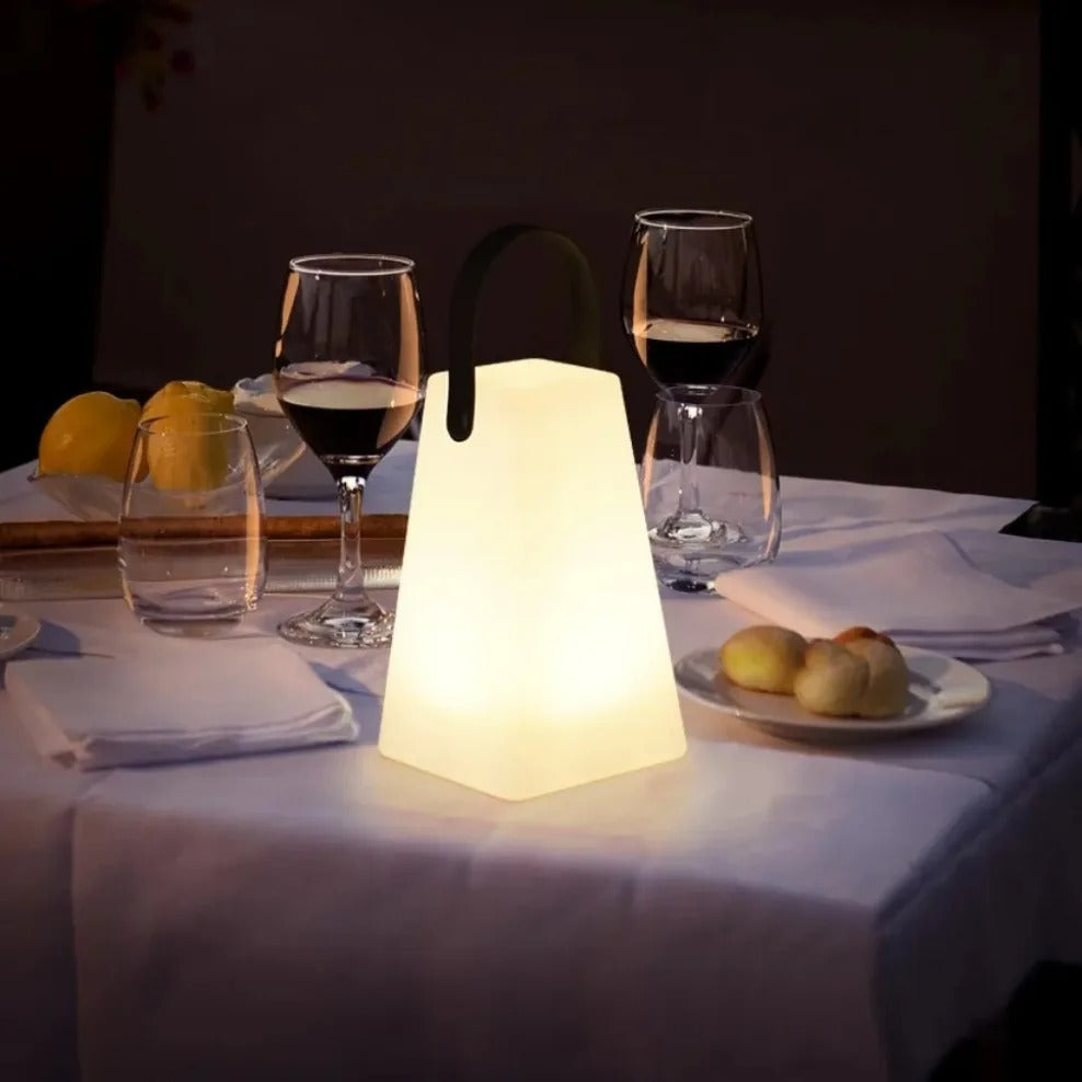 LuminaFusion Lampa – Bärbar Vattentät Sladdlös Bordslampa med Fjärrkontroll | Veska