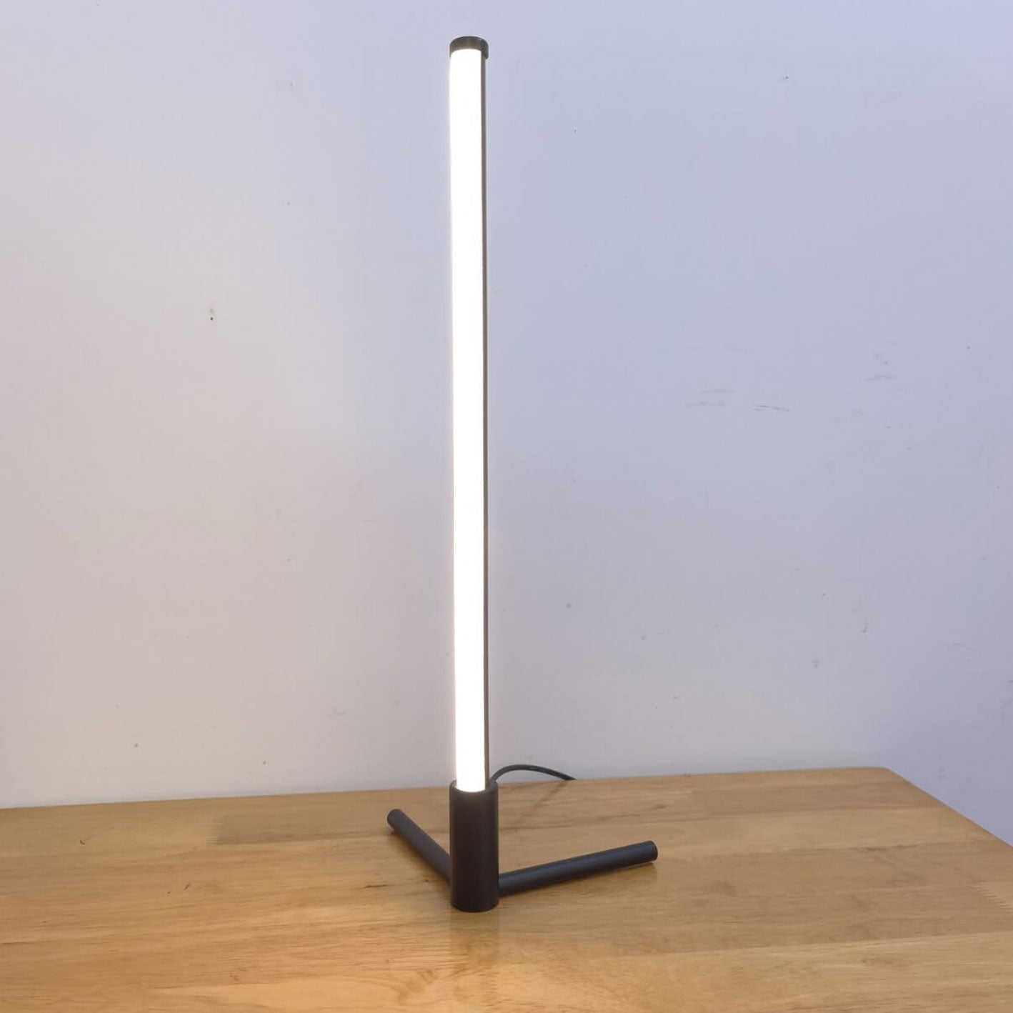 Luminix Bar LED Bordslampa | Minimalistisk Design | Nattlampa & Stämningsbelysning | Modern & Dekorativ | Veska Vit ljus (5000K)