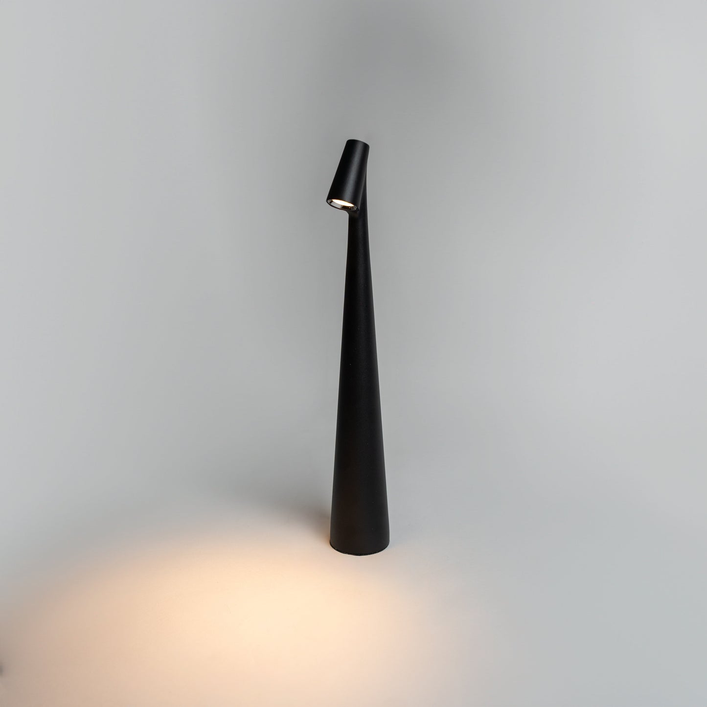 LumiSlim – Uppladdningsbar LED Bordslampa i Stil Veska Svart
