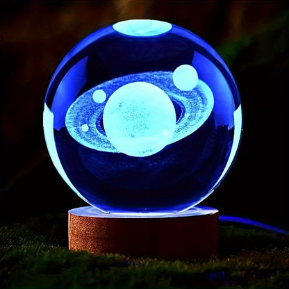 LumiSphere - Lyxig 3D Kristall Bordslampa med Träbas Veska 7 färger - Saturnus