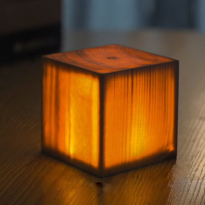 LumiWood – LED bordslampa med batteri och touchkontroll | Veska Kvadrat 3.3'' x 3.3'' x 3.5''