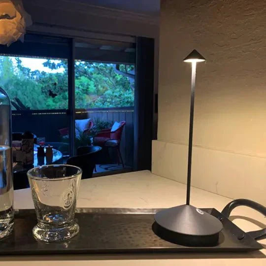 LumiZen Minimalist LED Bordslampa | Vattentät och dimbar trådlös belysning | Veska