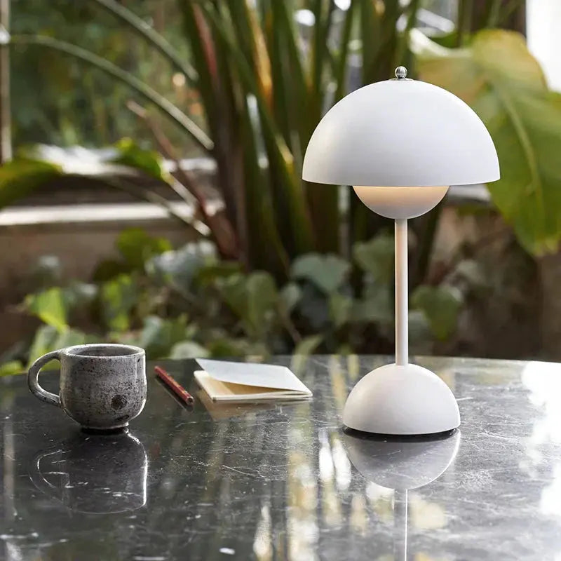 Lunaire - LED bordslampa för en modern atmosfär | Veska Vit