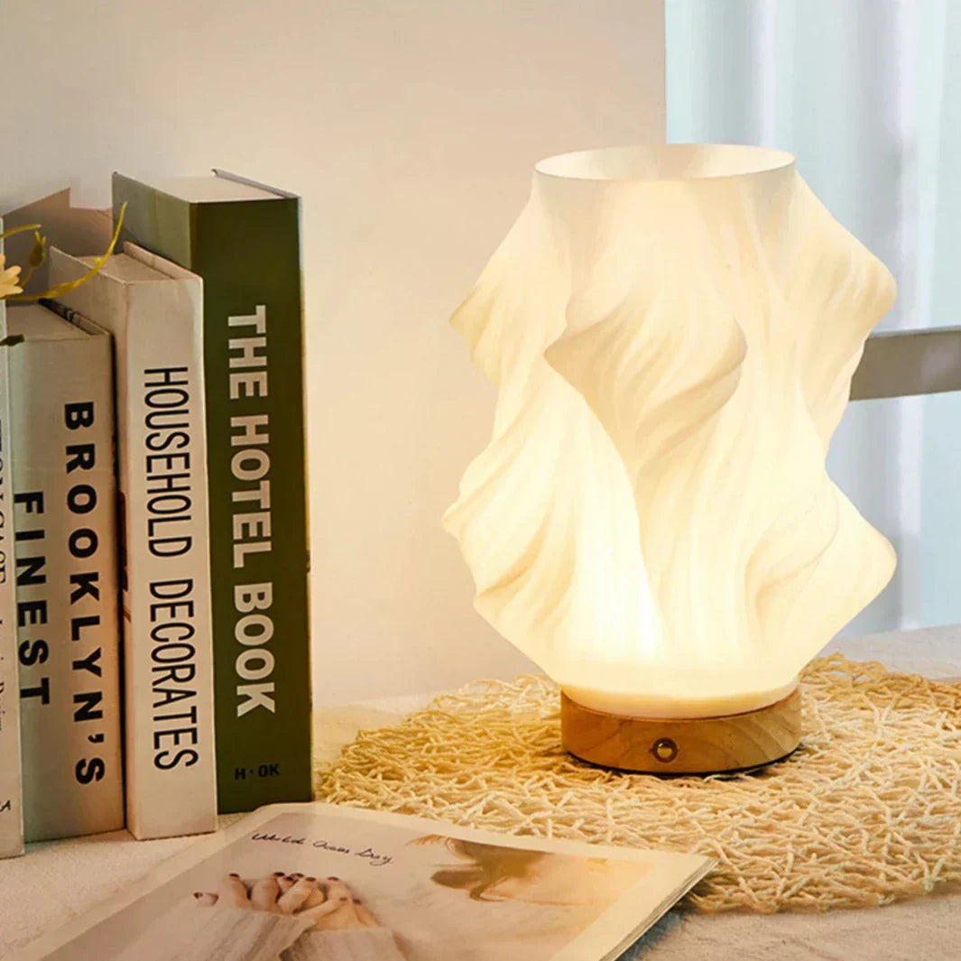 LunaSwirl | Lyxig Modern Swirl LED Bordlampa – Elegant Stämningsbelysning | Veska 11×11×21.5cm Moln