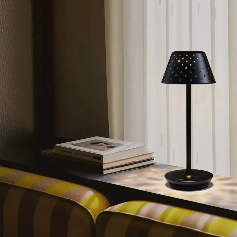 LuxeGlow – Bärbar LED Bordslampa för Moderna Interiörer Veska