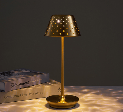 LuxeGlow – Bärbar LED Bordslampa för Moderna Interiörer Veska Guld