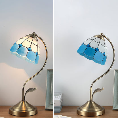 LuxePetal – Vit och blå glasblommig bordslampa i guld | Veska