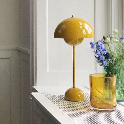 Lyxig samtida nordisk bordslampa | Veska Gul
