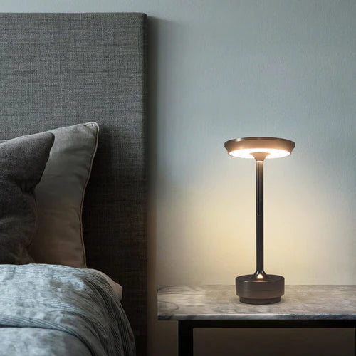 Lyxig Trådlös Bordslampa | LuxeGlow | Veska