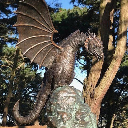 Majestätisk eldandande drakfontänskulptur | Veska