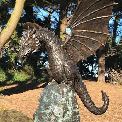 Majestätisk eldandande drakfontänskulptur | Veska