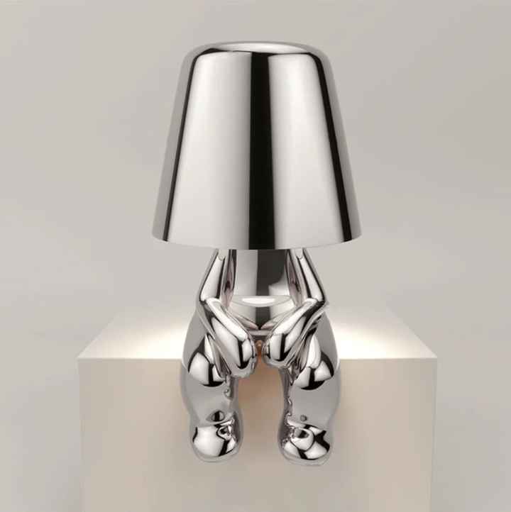 Manlamp - Konstfull modern LED-bordslampa | Veska Silver Sittande