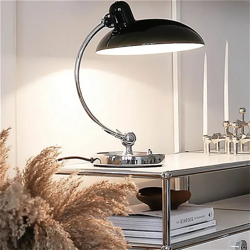 Minimalistisk bordslampa med en varm, skandinavisk look | Veska Svart