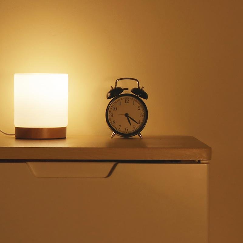 Minimalistisk bordslampa med touchfunktion och 360° belysning | Veska