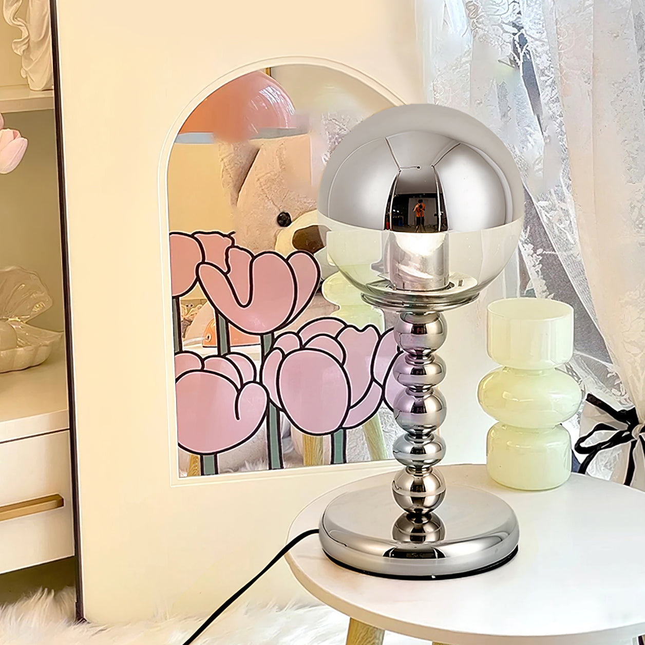 MirrorGlow – Minimalistisk Krom Bords Lampа | Veska