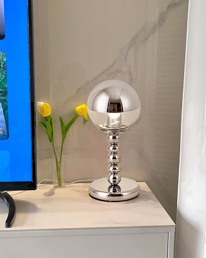 MirrorGlow – Minimalistisk Krom Bords Lampа | Veska