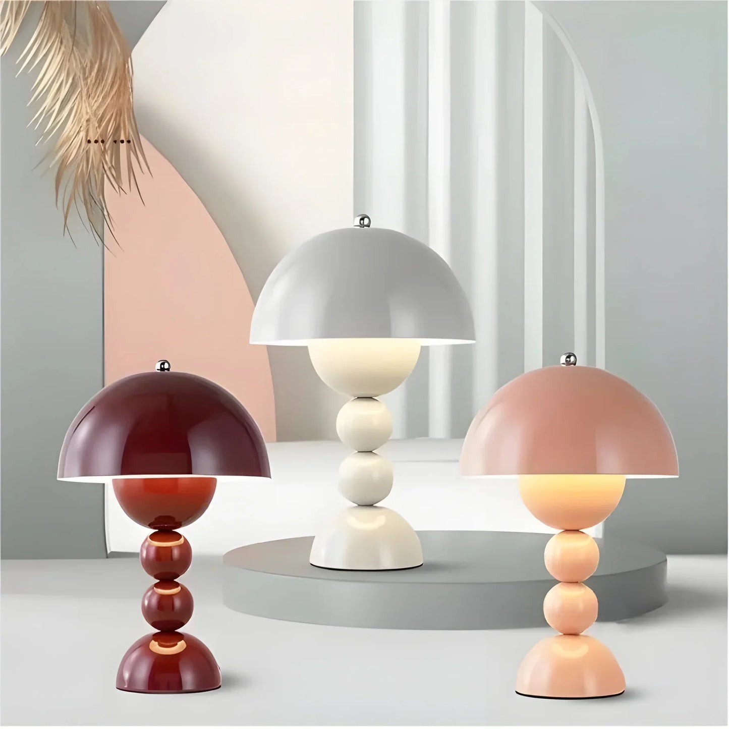 Modern Bordslampa i Skandinavisk Design med Guld Accenter | Veska