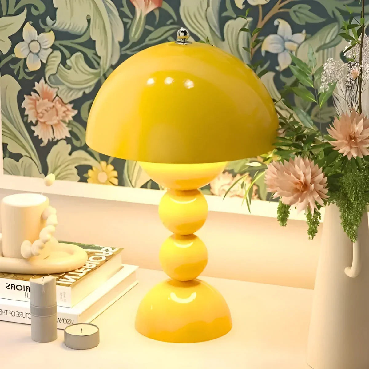 Modern Bordslampa i Skandinavisk Design med Guld Accenter | Veska