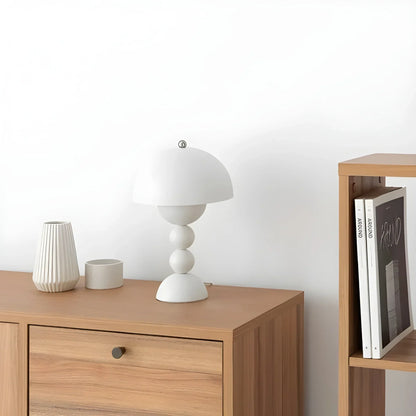 Modern Bordslampa i Skandinavisk Design med Guld Accenter | Veska