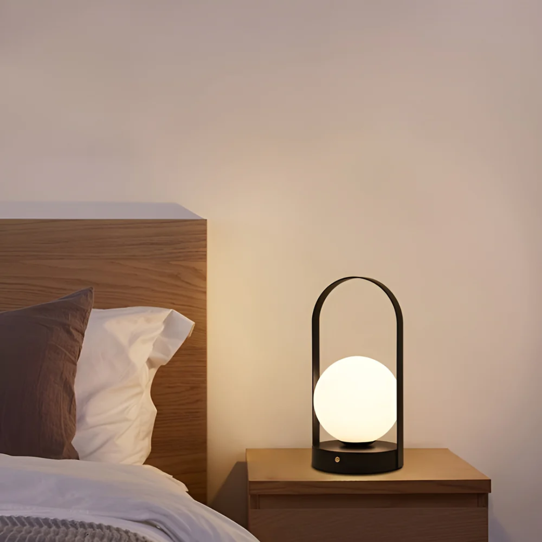 Modern Bordslampa med Laddningsalternativ | Veska