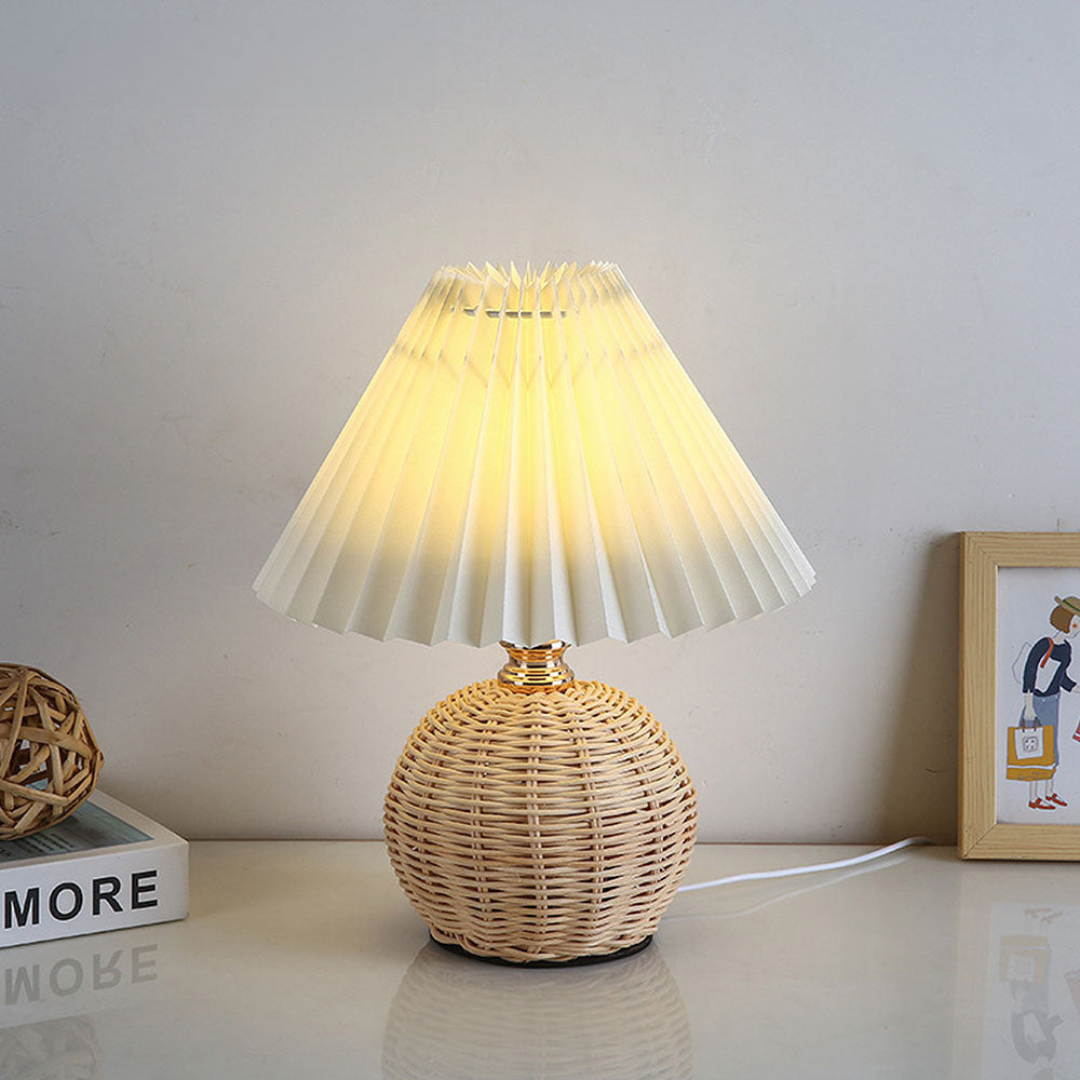 Modern Bordslampa med Vit Fållad Skärm | Veska Gul