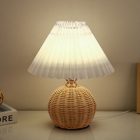 Modern Bordslampa med Vit Fållad Skärm | Veska Vit