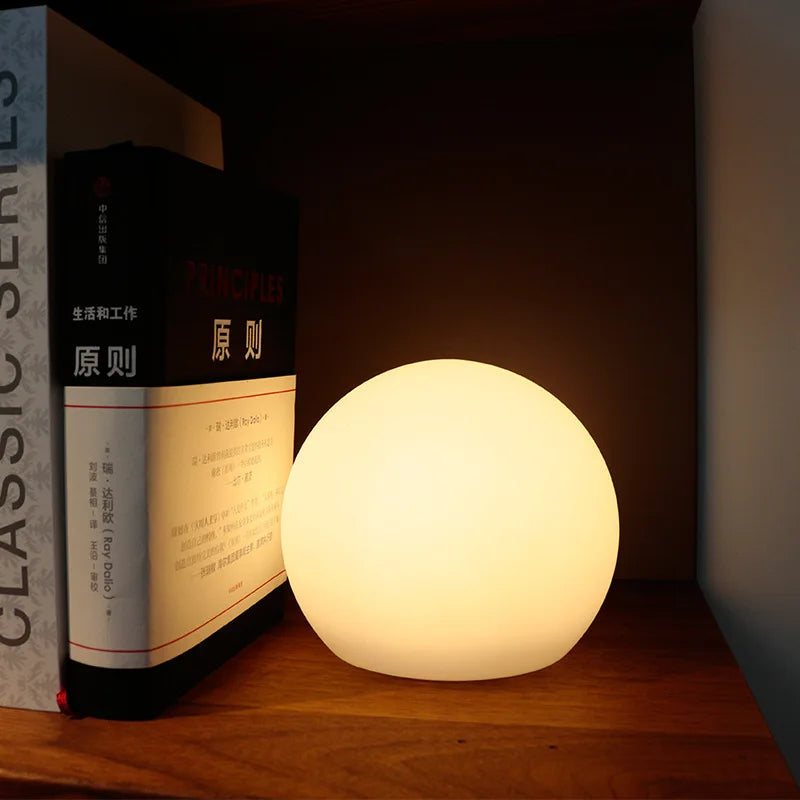 Modern, färgglad bordslampa utan sladd | Veska Liten - 15cm