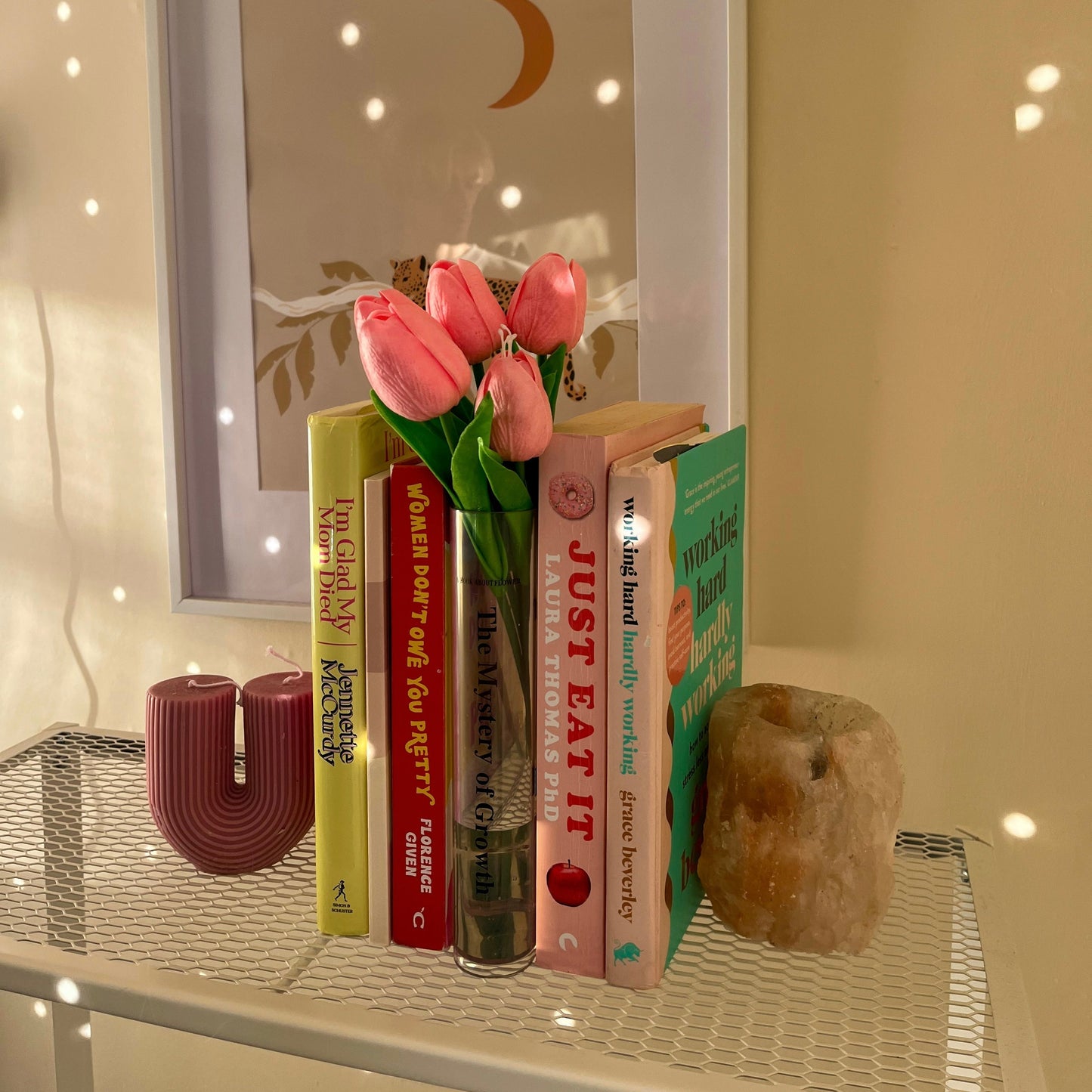 Modern genomskinlig vas för eleganta Veskaomsterarrangemang och stilig inredning | Veska