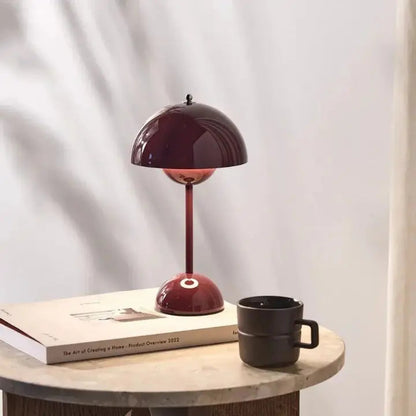 Modern LED Bordslampa – Trådlös och dimbar | Veska Röd