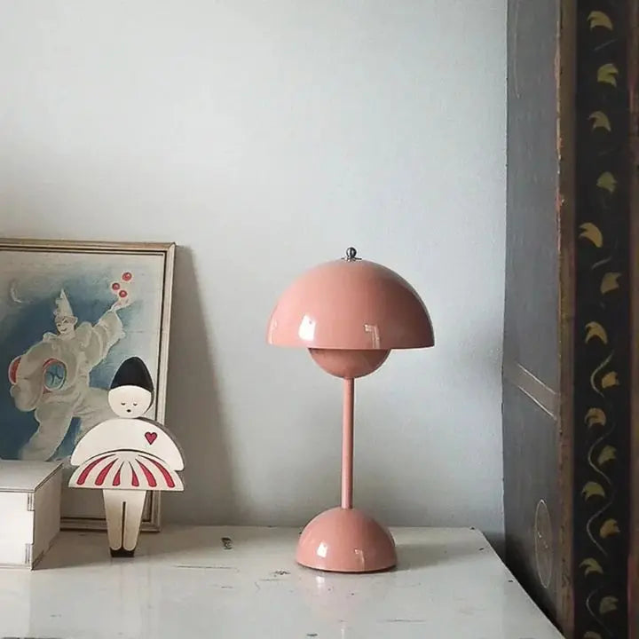 Modern LED Bordslampa – Trådlös och dimbar | Veska Rosa