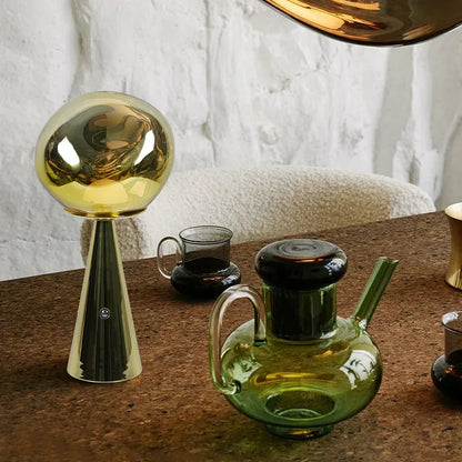 Modern Mini Bordslampa i Lava Design med LED-lampa - Dekorativ Lampa för Vardagsrum, Sovrum & Kontor | Veska Guld